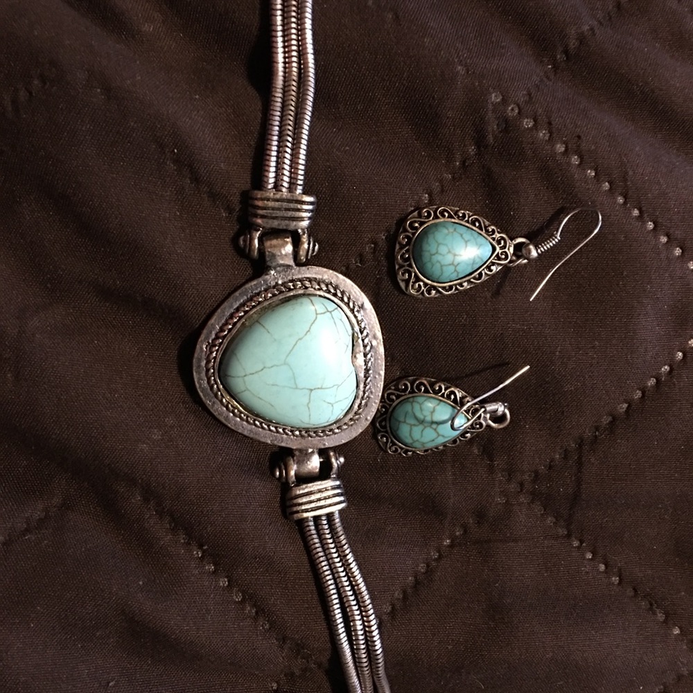 Set of turquoise earrings and bracelet